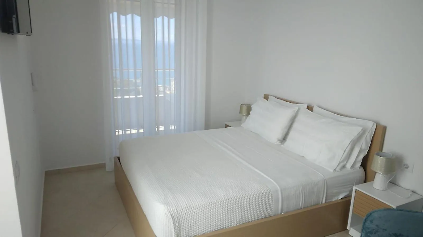 Blue Waves Apartment Sarandë 0*,  Albania